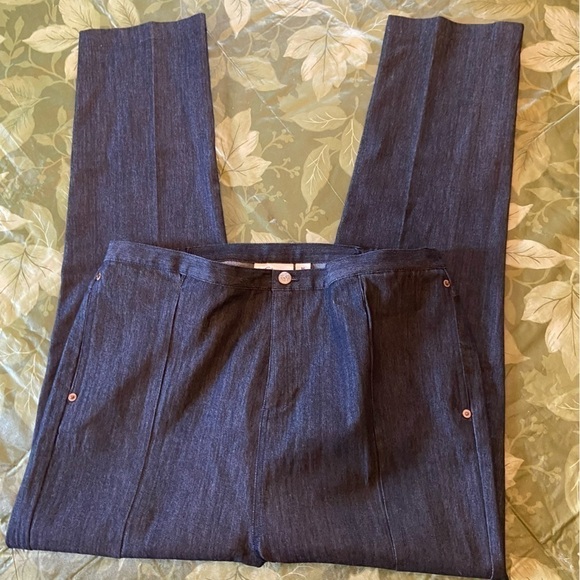 CALI and York straight leg size 16 jeans with elastic at waist band in back - Picture 4 of 7